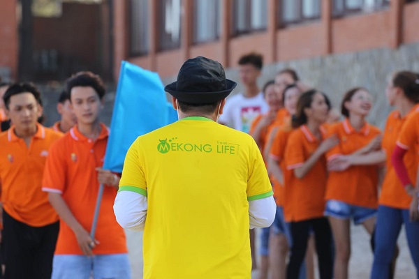 Suc-hut-nghe-huong-dan-vien-du-lich-mekonglifetour.com-1