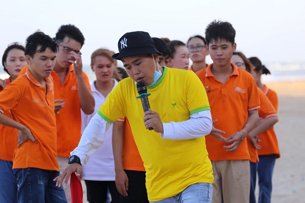 Suc-hut-nghe-huong-dan-vien-du-lich-mekonglifetour.com-2