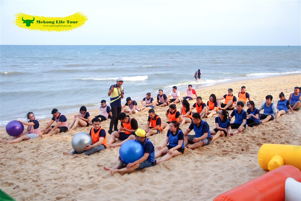 Team-Building-Gan-ket-de-buc-pha-mekonglifetour-3