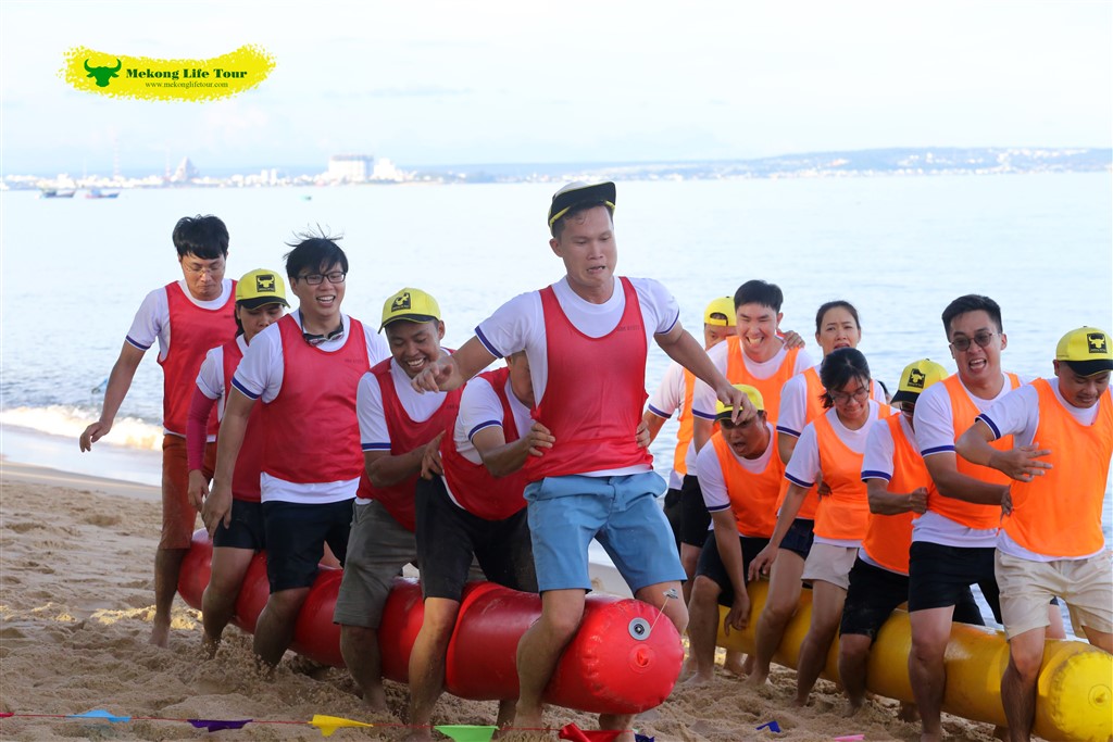 Team-Building-Gan-ket-de-buc-pha-mekonglifetour-4